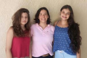 BAHIA Estudantes da rede estadual descobrem que extrato da erva-cidreira pode matar larvas do Aedes aegypti PorDa RedaçãoPublicado em 6 mar 2017 COMPARTILHAR TWEET COMENTAR FEBRACE Santa Maria da Vitória FEBRACE Santa Maria da Vitória. Foto: Divulgação