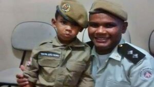 Capitão Vilaça com o filho João Pedro (Foto: Divulgação)